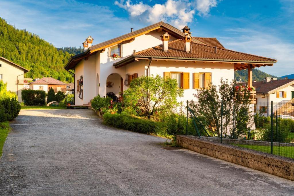 Villa Floris Castello Tesino Exterior foto